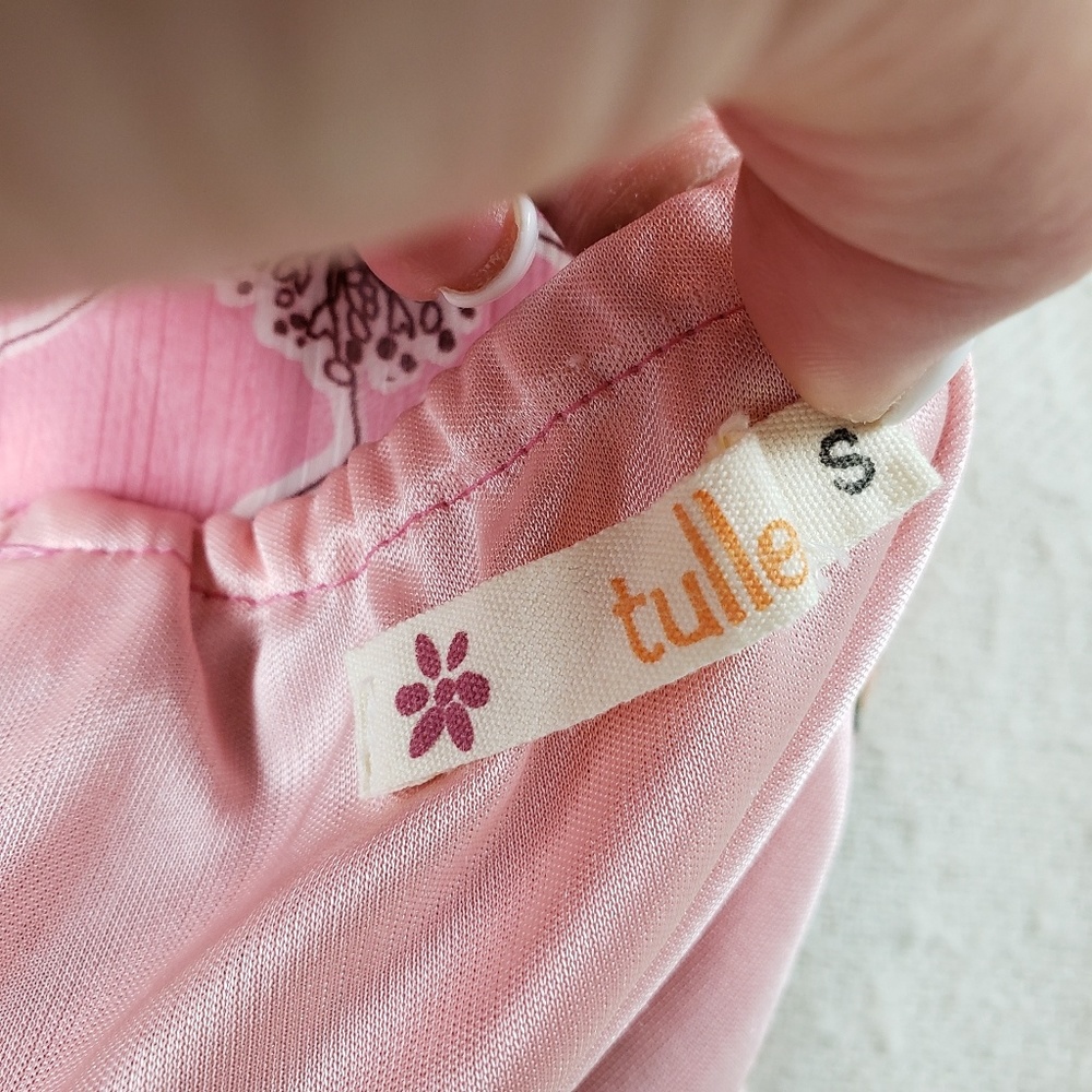 Flowy Halter Style Top - Picture 4 of 5